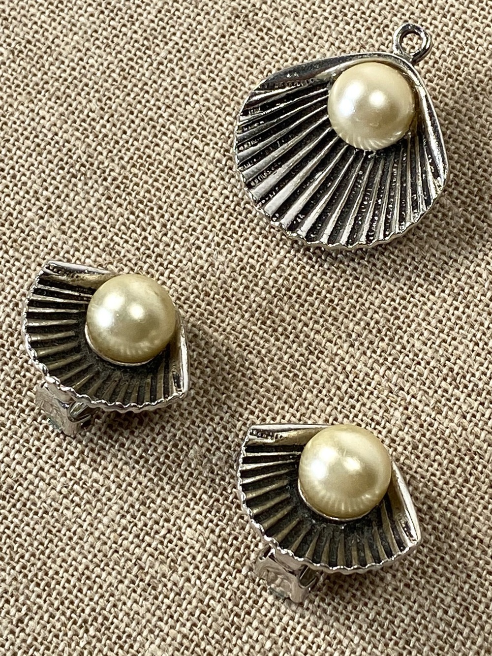 2pc Vintage Sarah Coventry Pearl of the Sea Silver Clip On Earrings  Pendant Set